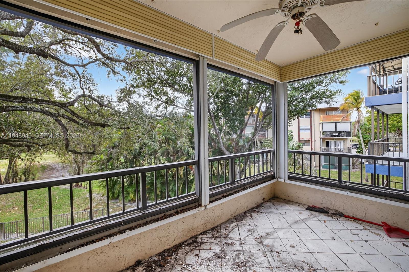 FALLS OF INVERRARY - Residential