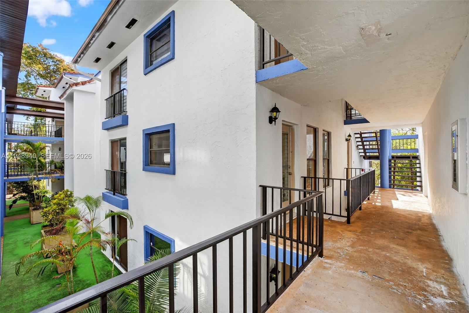 FALLS OF INVERRARY - Residential