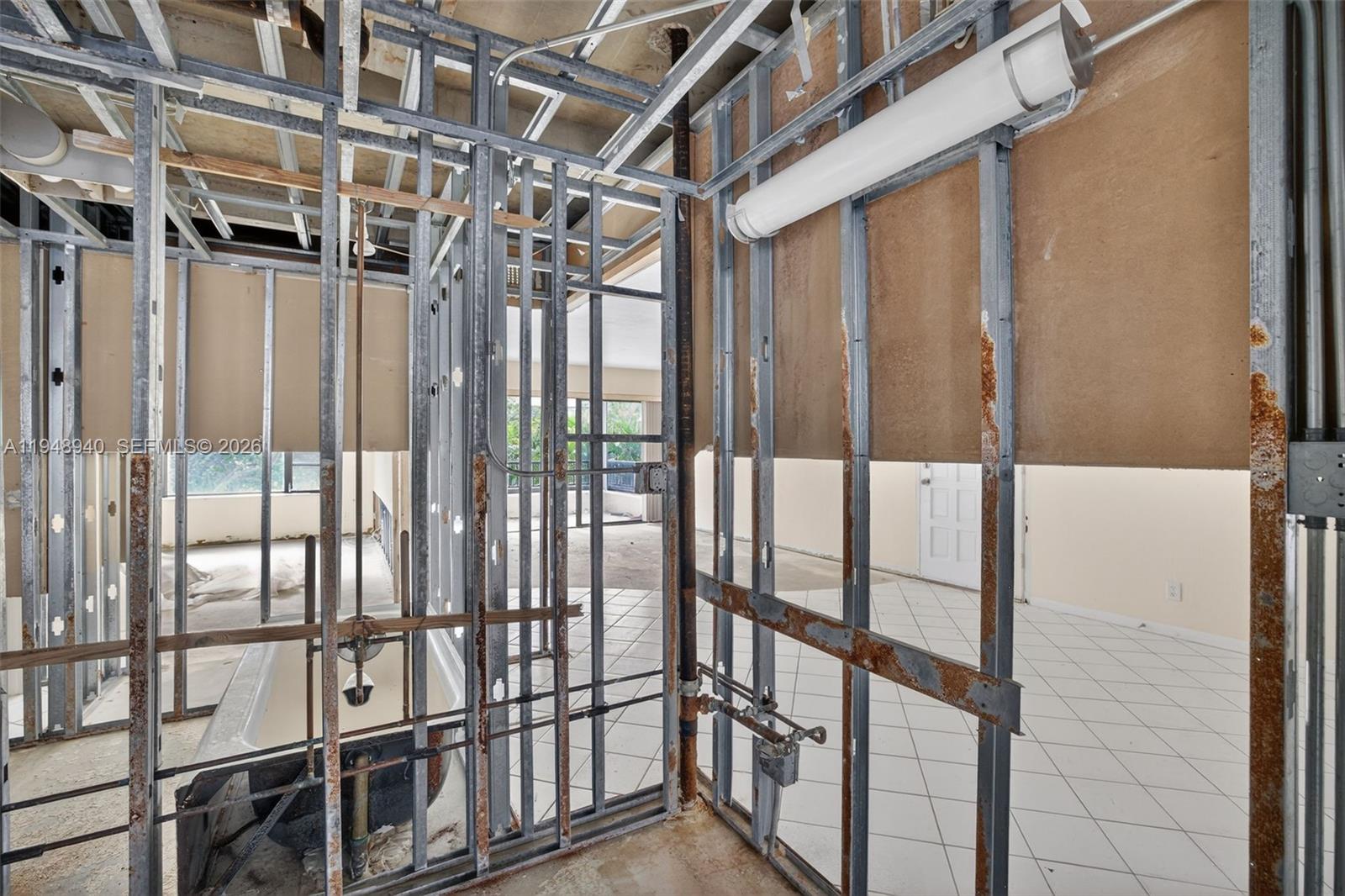 FALLS OF INVERRARY - Residential