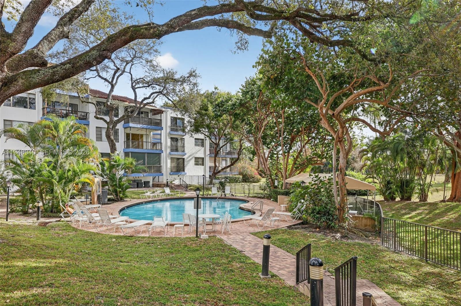 FALLS OF INVERRARY - Residential