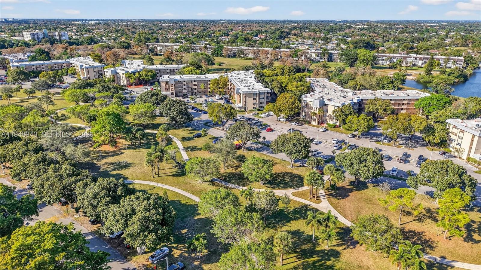 FALLS OF INVERRARY - Residential