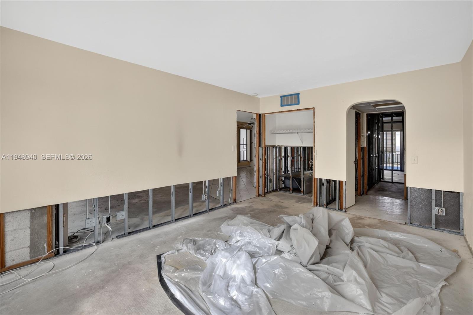 FALLS OF INVERRARY - Residential