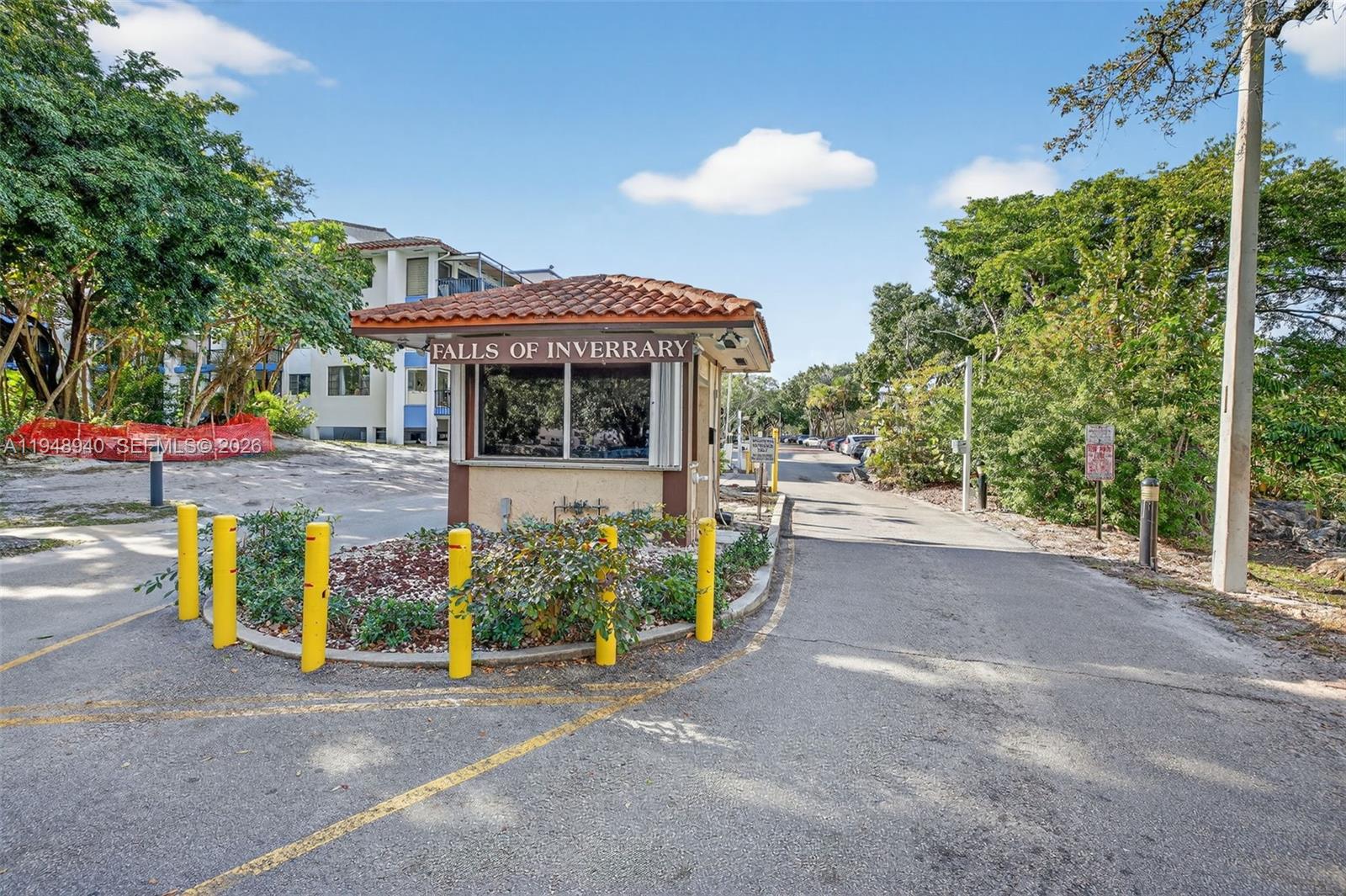 FALLS OF INVERRARY - Residential