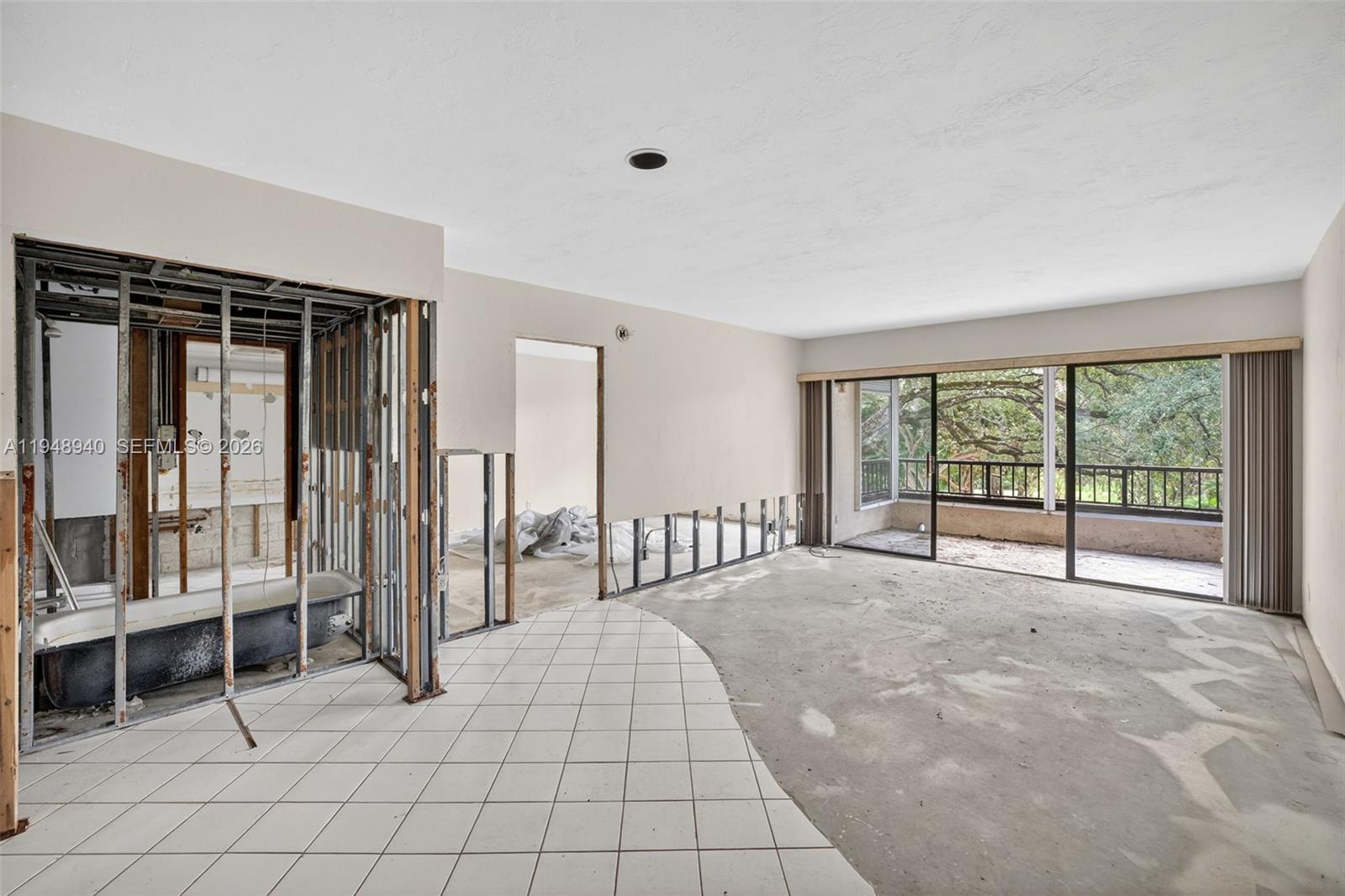 FALLS OF INVERRARY - Residential