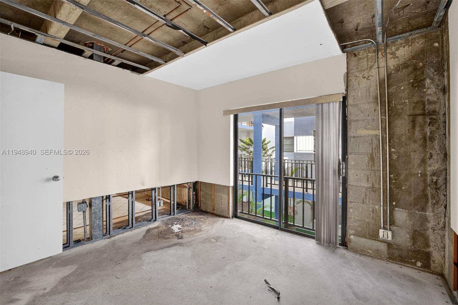 FALLS OF INVERRARY - Residential