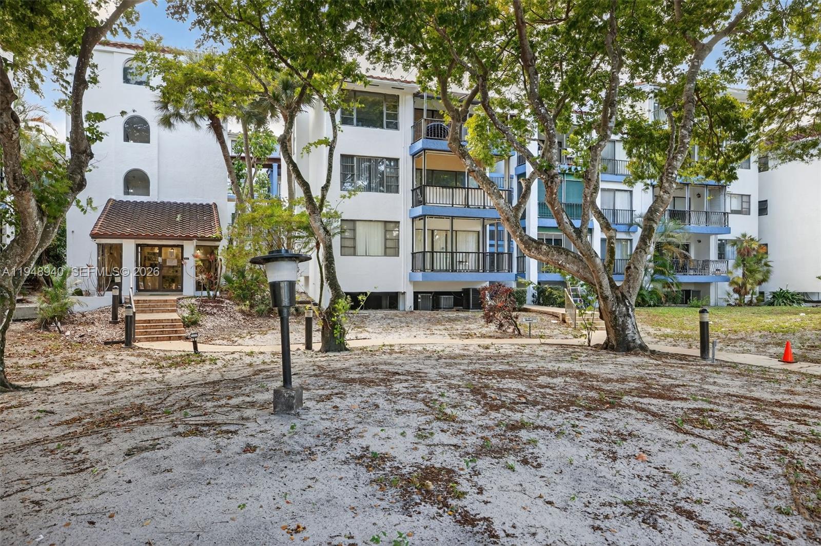 FALLS OF INVERRARY - Residential