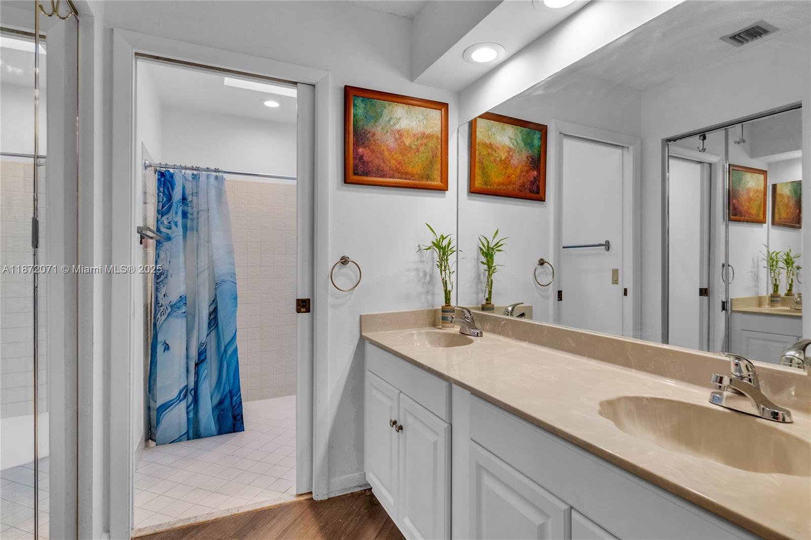 COUNTRY ISLES GARDEN HOMES - Residential