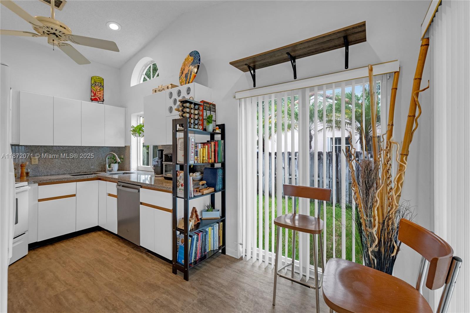 COUNTRY ISLES GARDEN HOMES - Residential