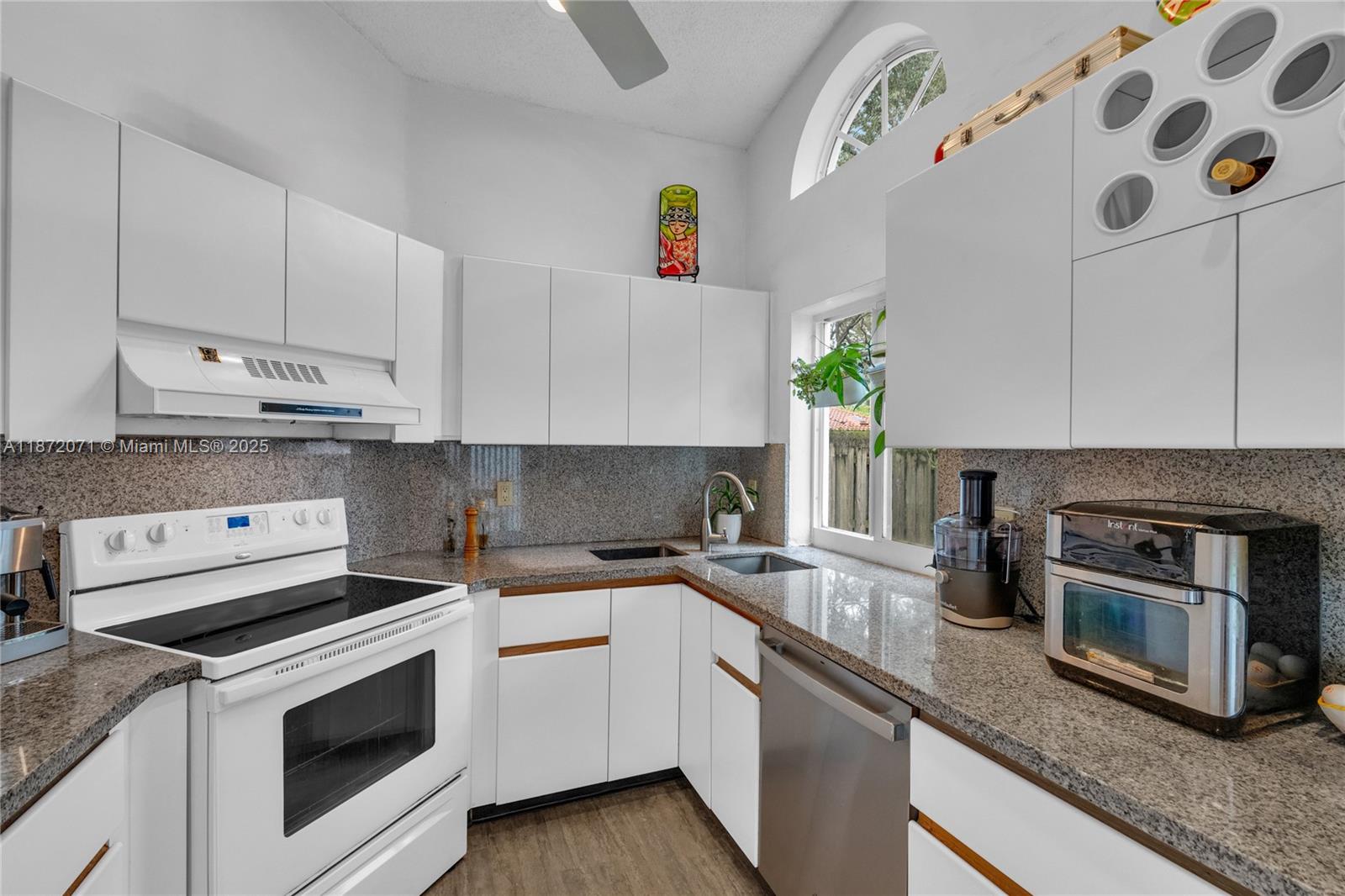 COUNTRY ISLES GARDEN HOMES - Residential