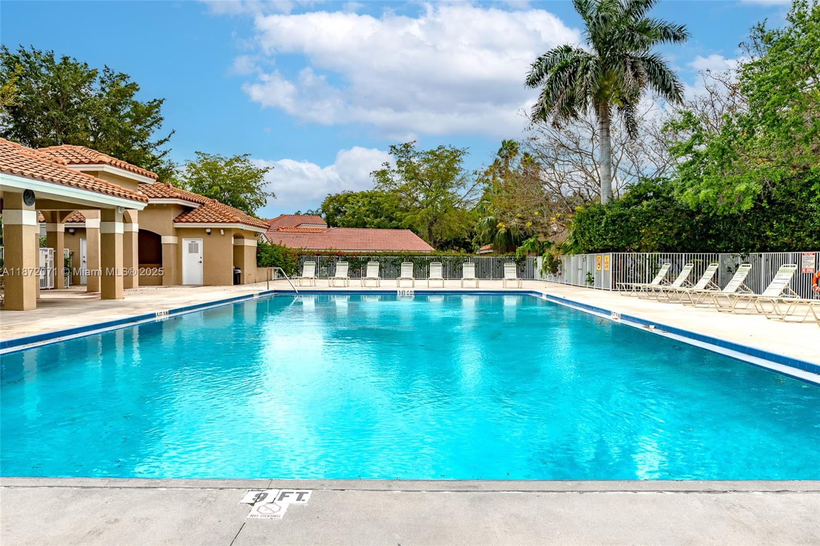 COUNTRY ISLES GARDEN HOMES - Residential