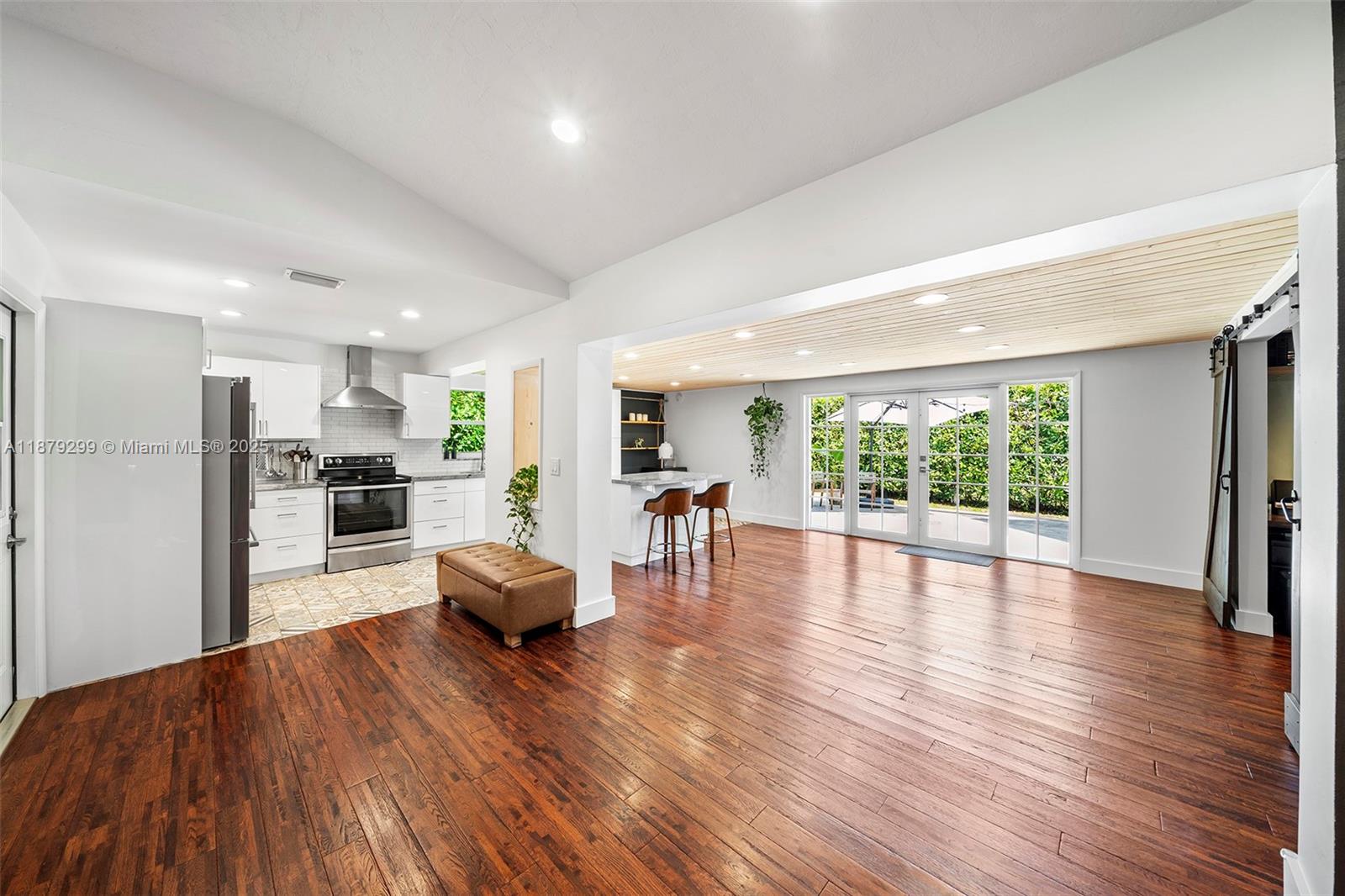 GLENDALE MANOR - Residential