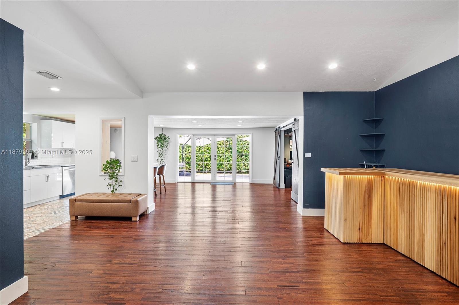 GLENDALE MANOR - Residential