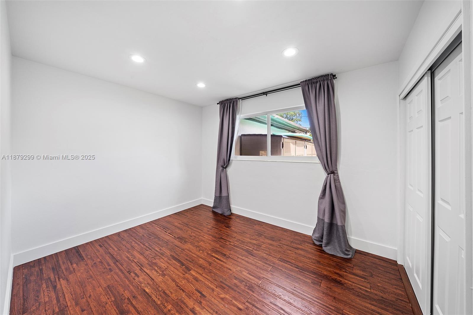 GLENDALE MANOR - Residential