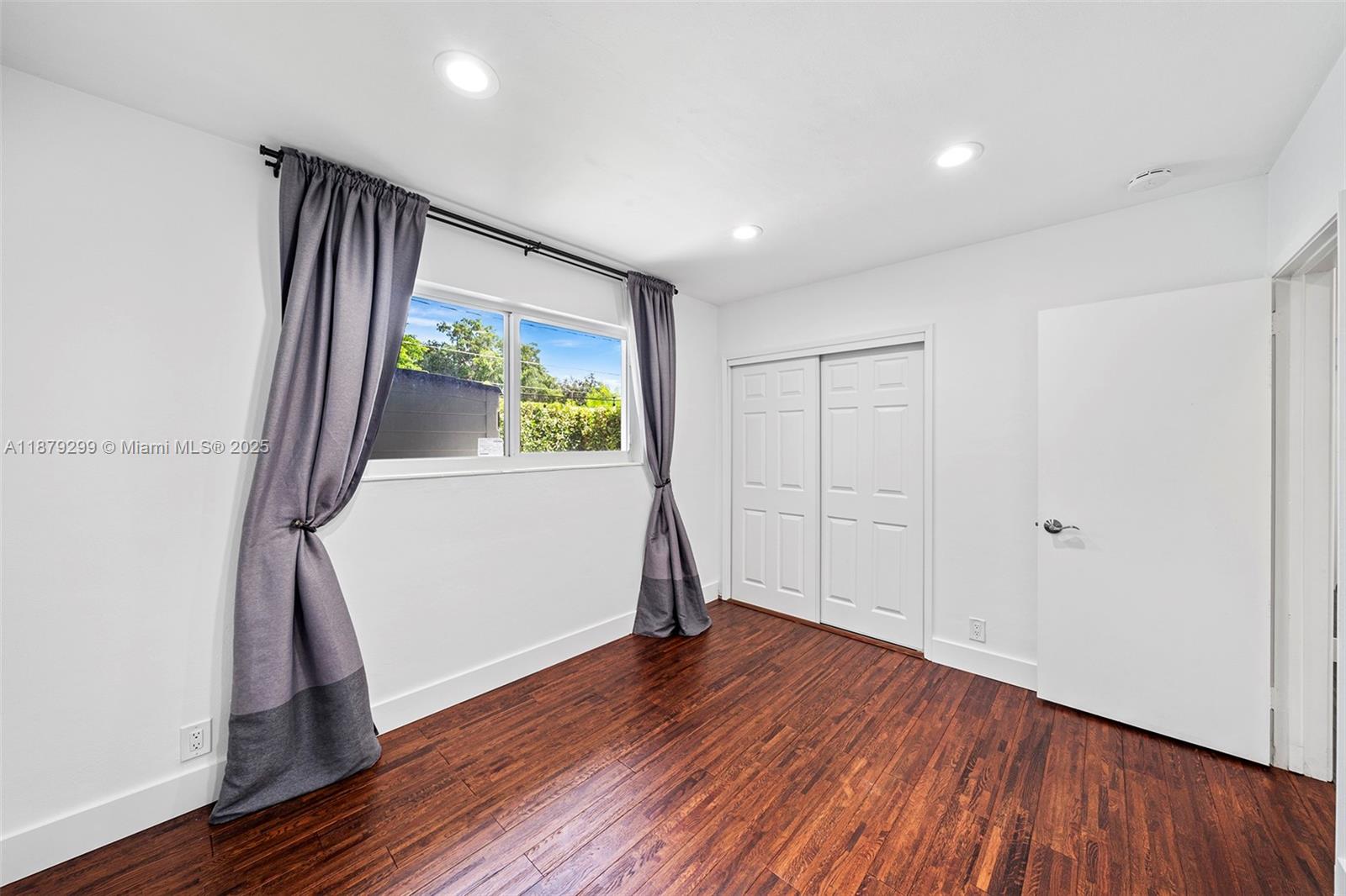 GLENDALE MANOR - Residential