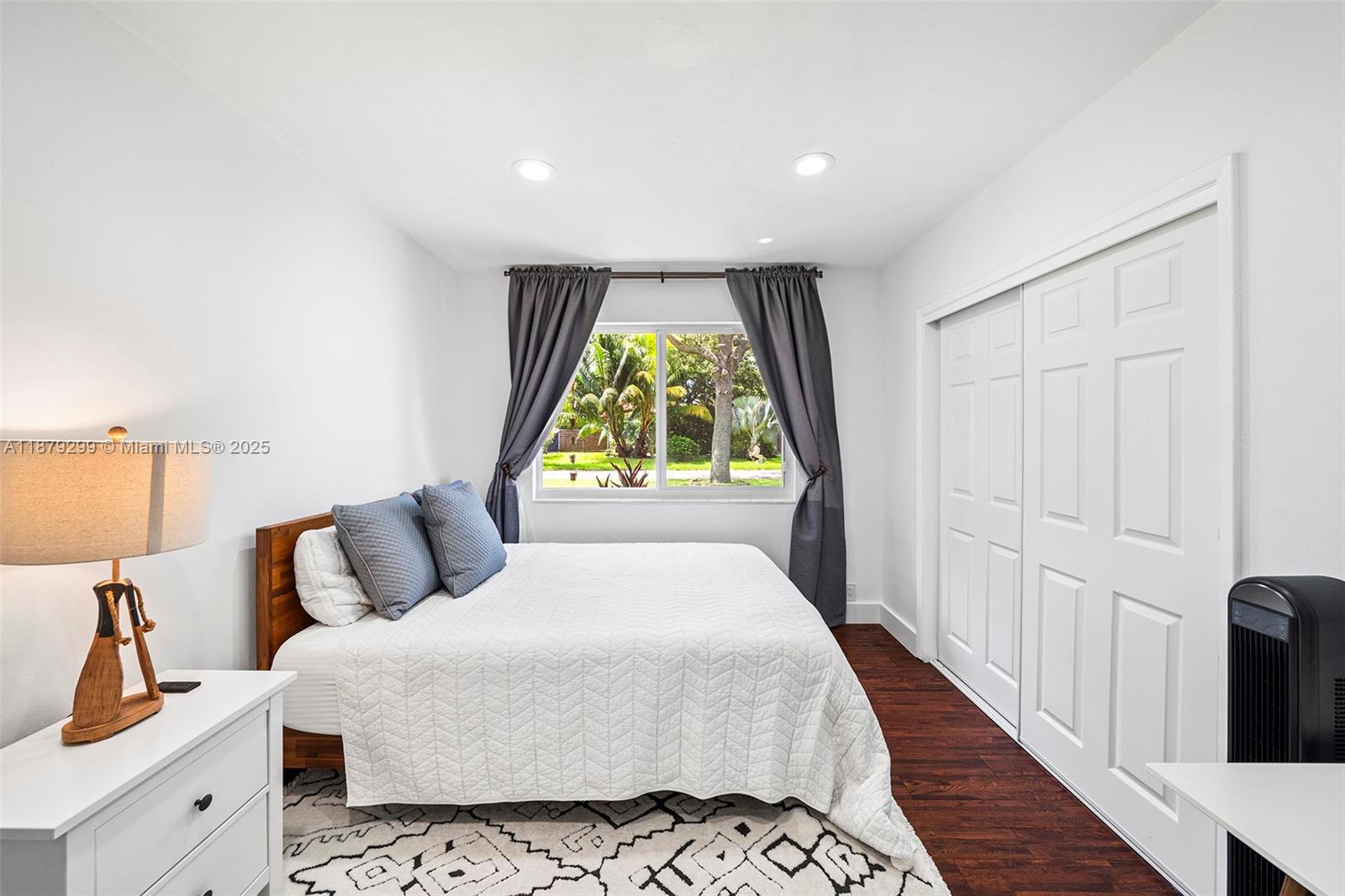 GLENDALE MANOR - Residential