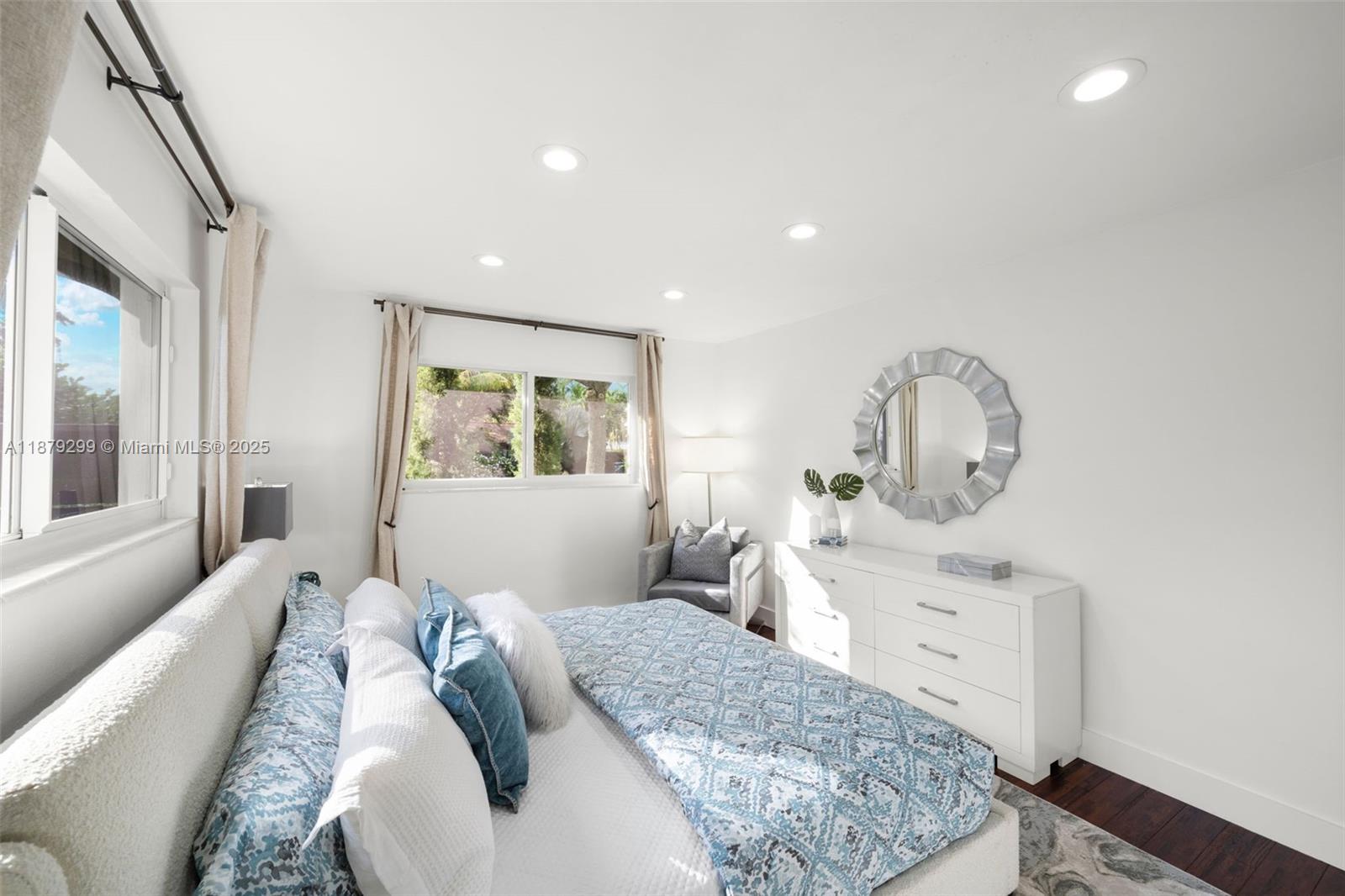 GLENDALE MANOR - Residential