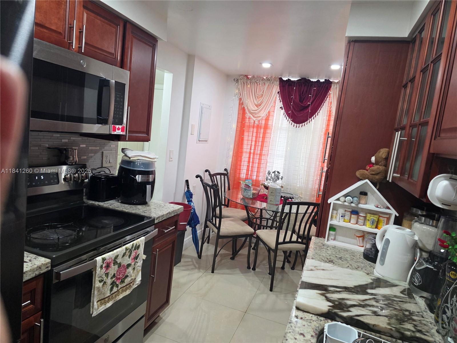 CYPRESS CHASE CONDO NO 3 - Residential