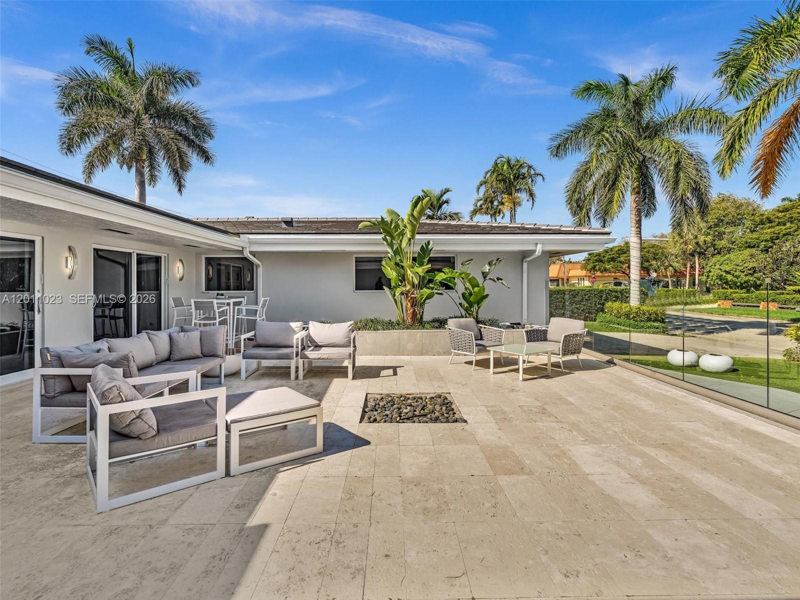 HOLLYWOOD LAKES SECTION - Residential Lease