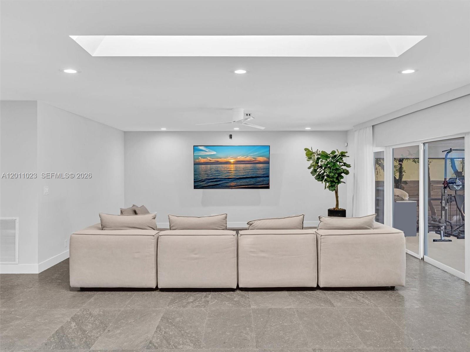 HOLLYWOOD LAKES SECTION - Residential Lease