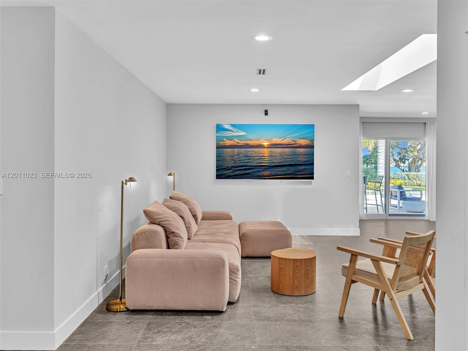 HOLLYWOOD LAKES SECTION - Residential Lease