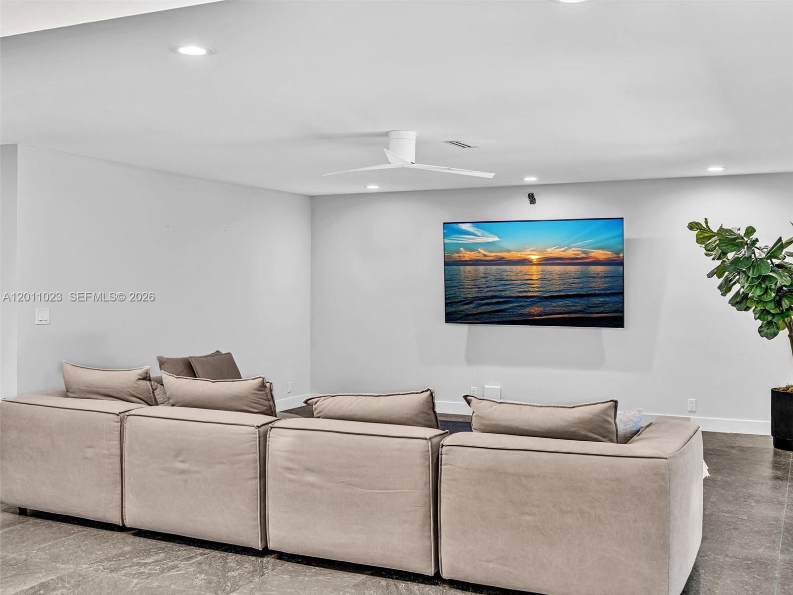 HOLLYWOOD LAKES SECTION - Residential Lease