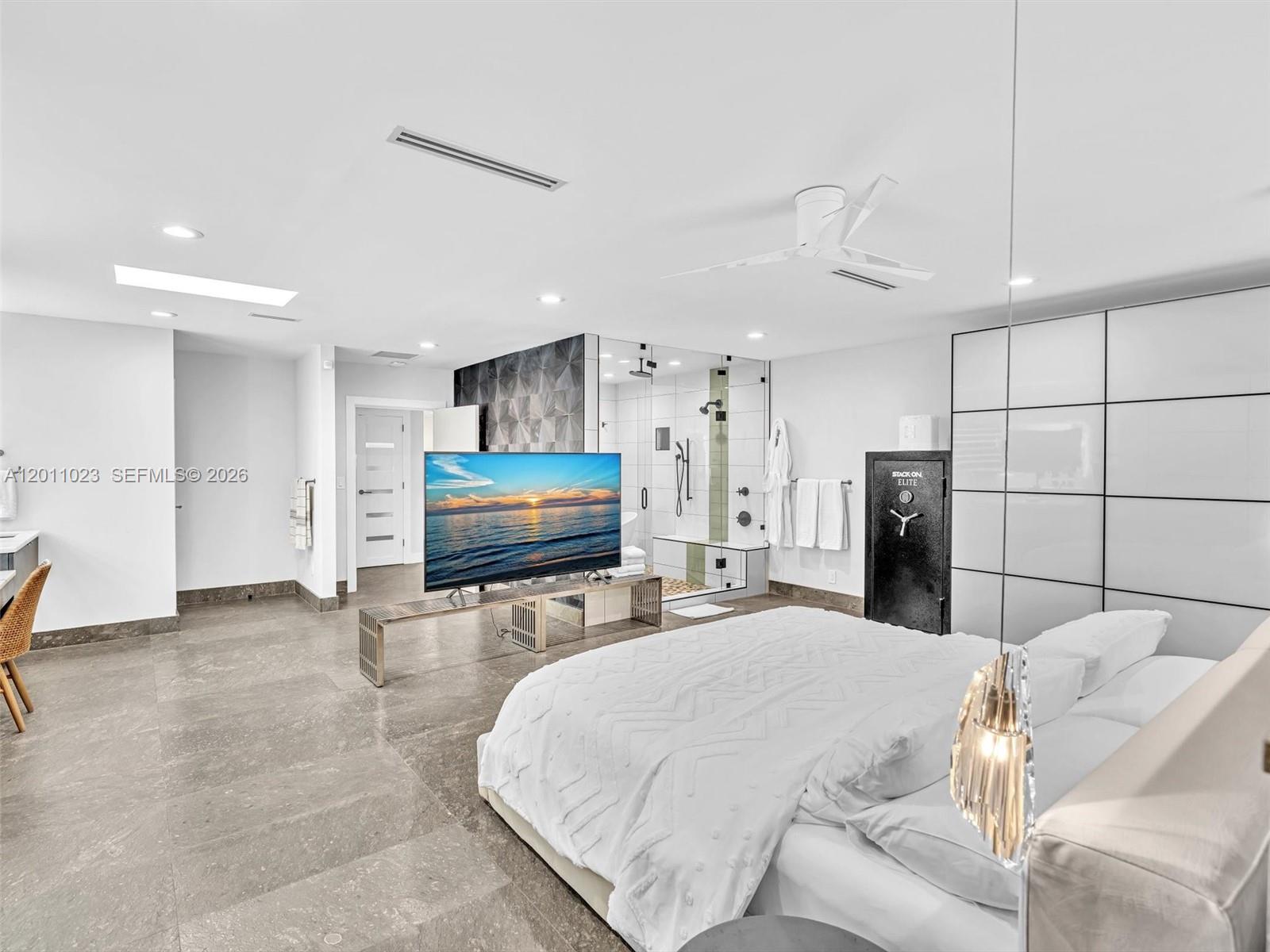 HOLLYWOOD LAKES SECTION - Residential Lease