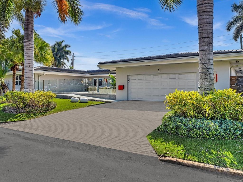 Photo of 840 S Southlake Dr #0, Hollywood, FL 33019 (MLS # A12011023)