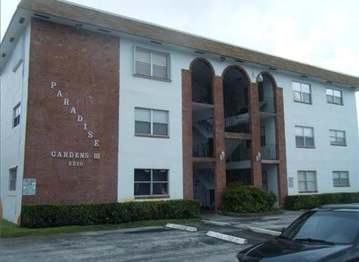 Beautiful 1/1 apartment at paradise gardens. Fully Upgraded quiet and clean condominium. Walk to all the amenities of downtown Hollywood, Shopping, Dinning, short distance to Hollywood Beach and easy access to 95.