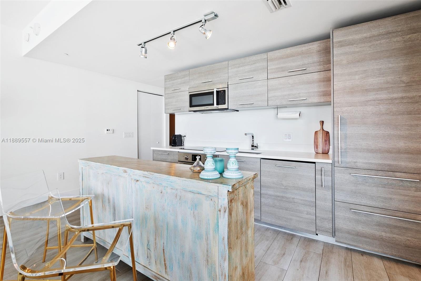 PARAISO BAY CONDO - Residential Lease