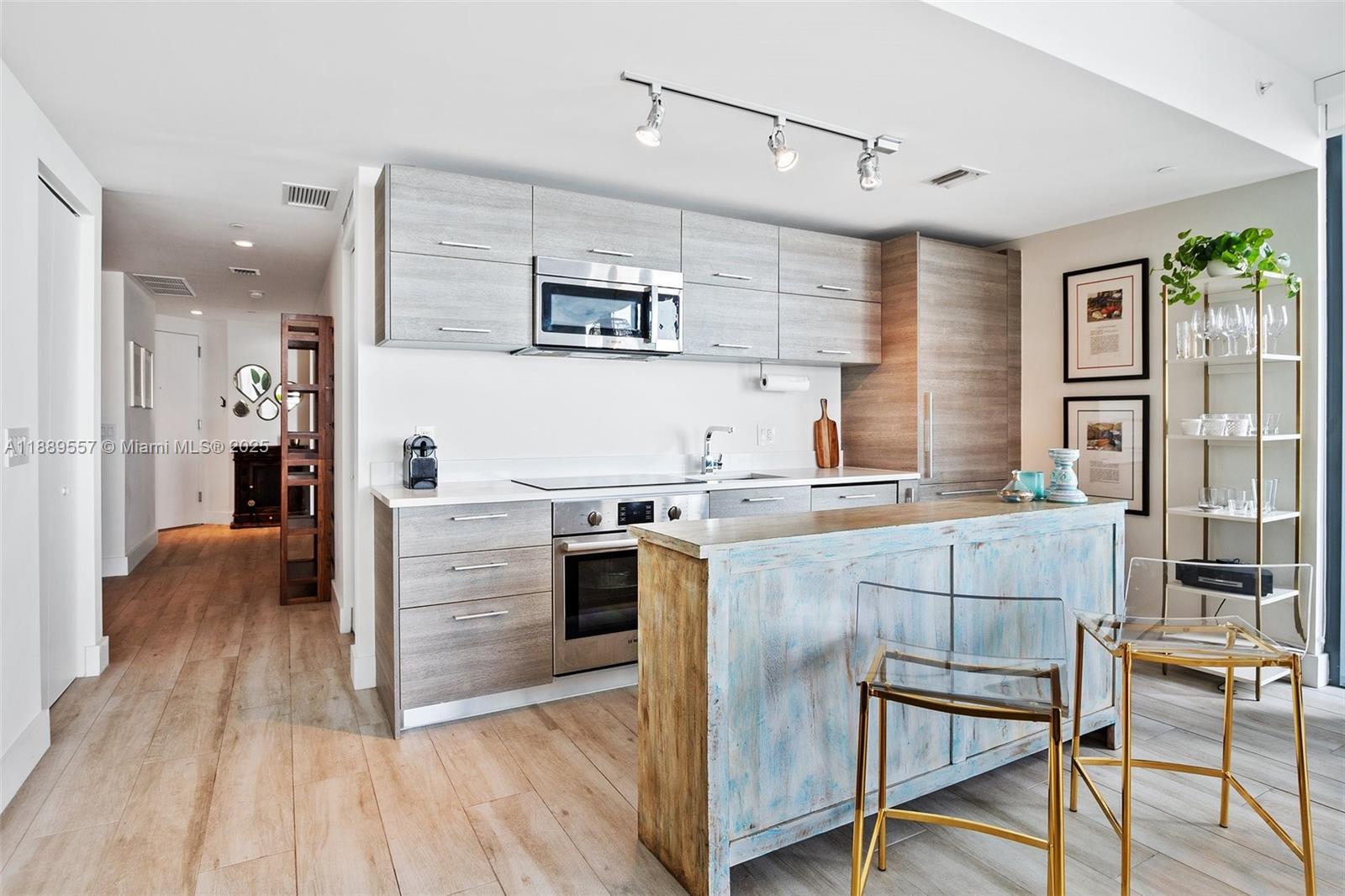 PARAISO BAY CONDO - Residential Lease