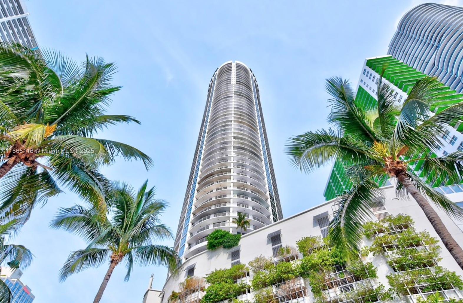 Amazing Unit. Tile floors throughout, stainless steel appliances. Close to Margaret Pace Park, supermarkets,
banks, restaurants, metro mover and bus station. Minutes to Midtown Shopping center, Wynwood and The Design
District. 24hr concierge and Valet .