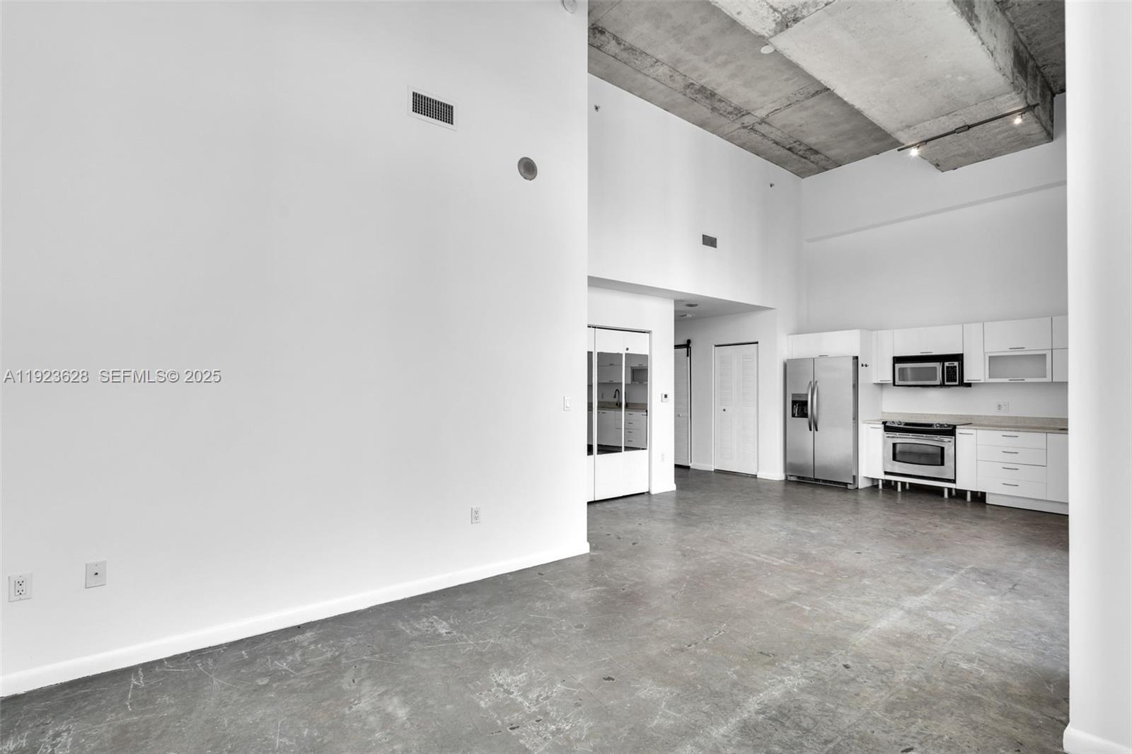 THE LOFT DOWNTOWN II COND - Residential