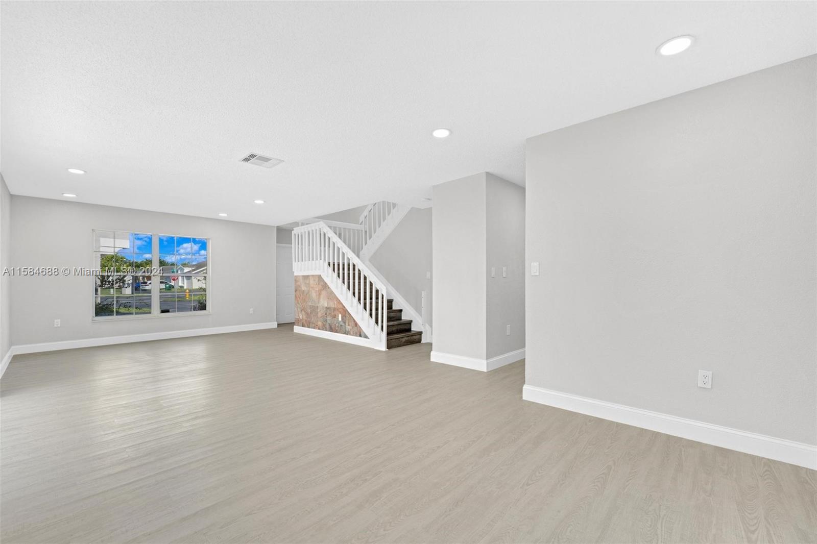 PATIO HOMES OF DORAL PINE - Residential Lease