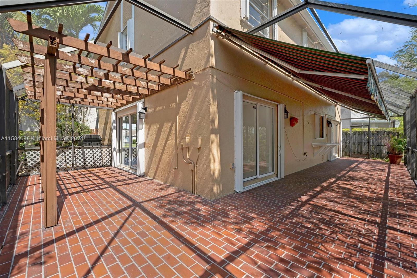 PATIO HOMES OF DORAL PINE - Residential Lease