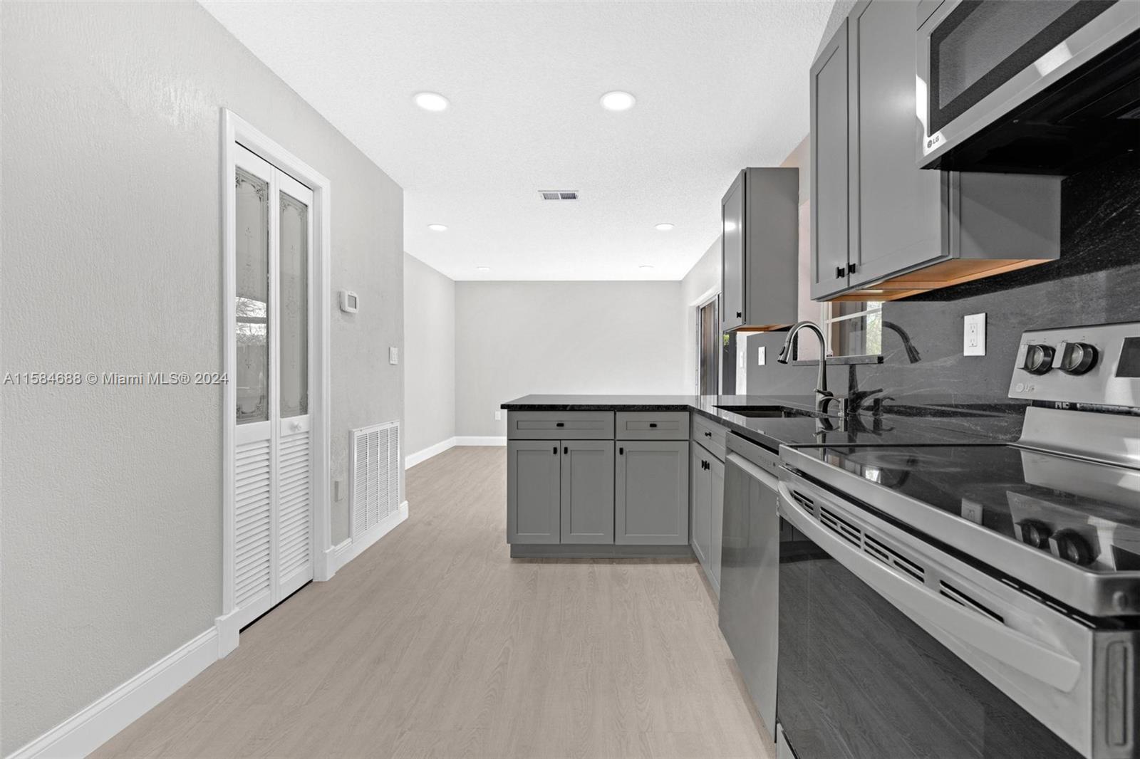 PATIO HOMES OF DORAL PINE - Residential Lease