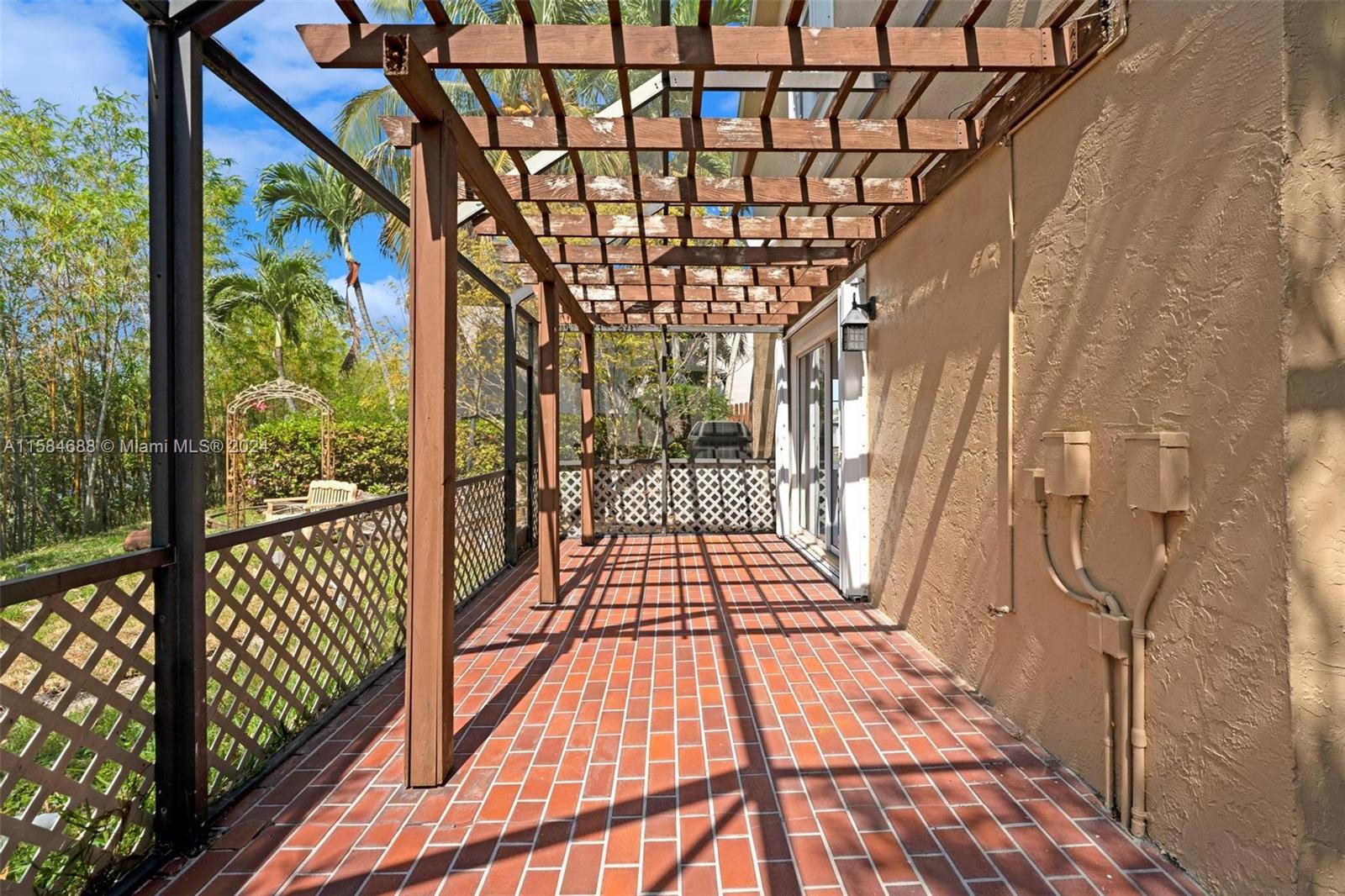 PATIO HOMES OF DORAL PINE - Residential Lease