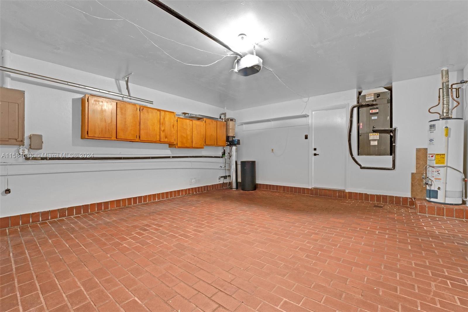 PATIO HOMES OF DORAL PINE - Residential Lease