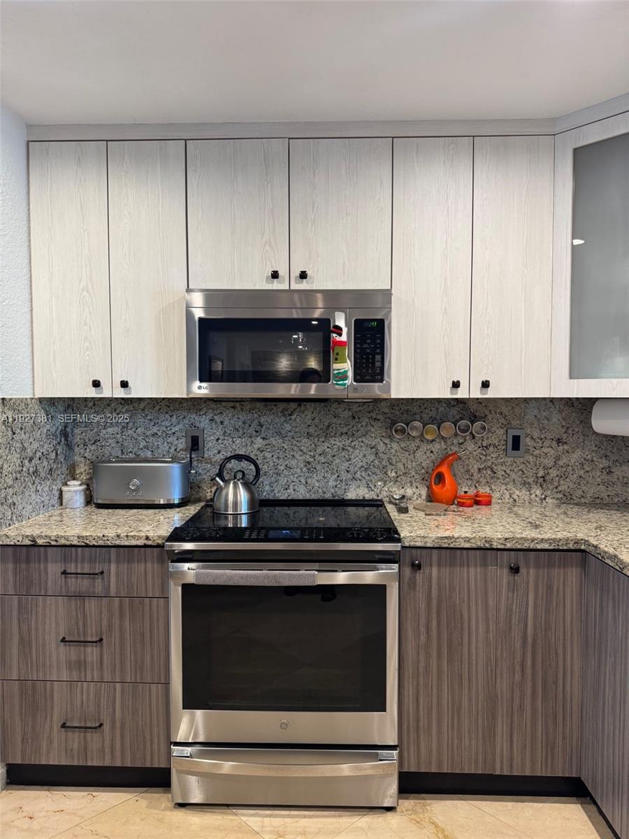 THE RESERVE AT DORAL - Residential Lease