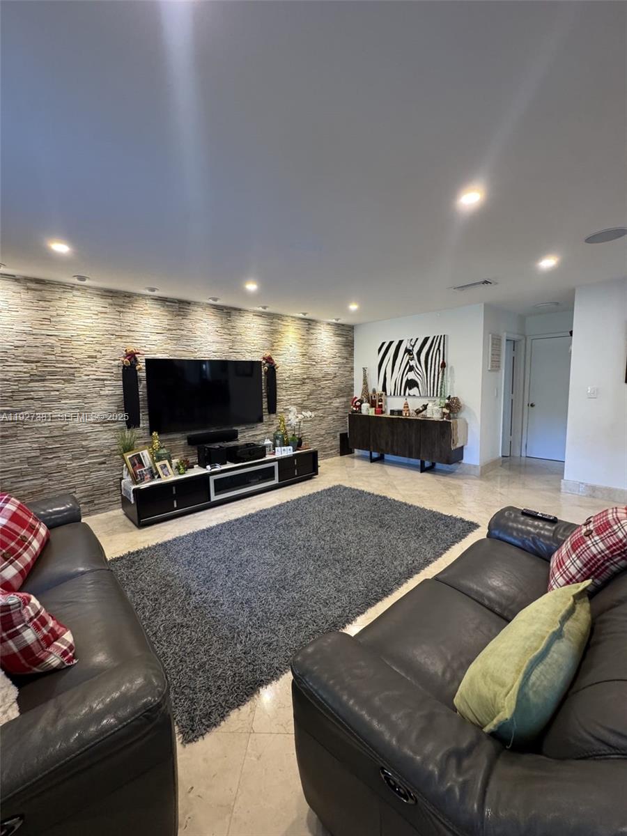 THE RESERVE AT DORAL - Residential Lease