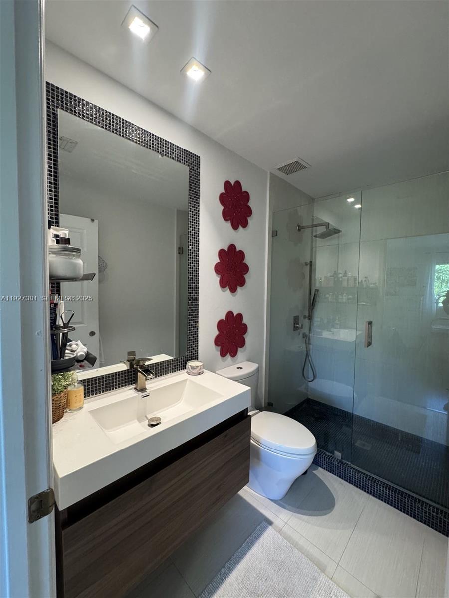 THE RESERVE AT DORAL - Residential Lease