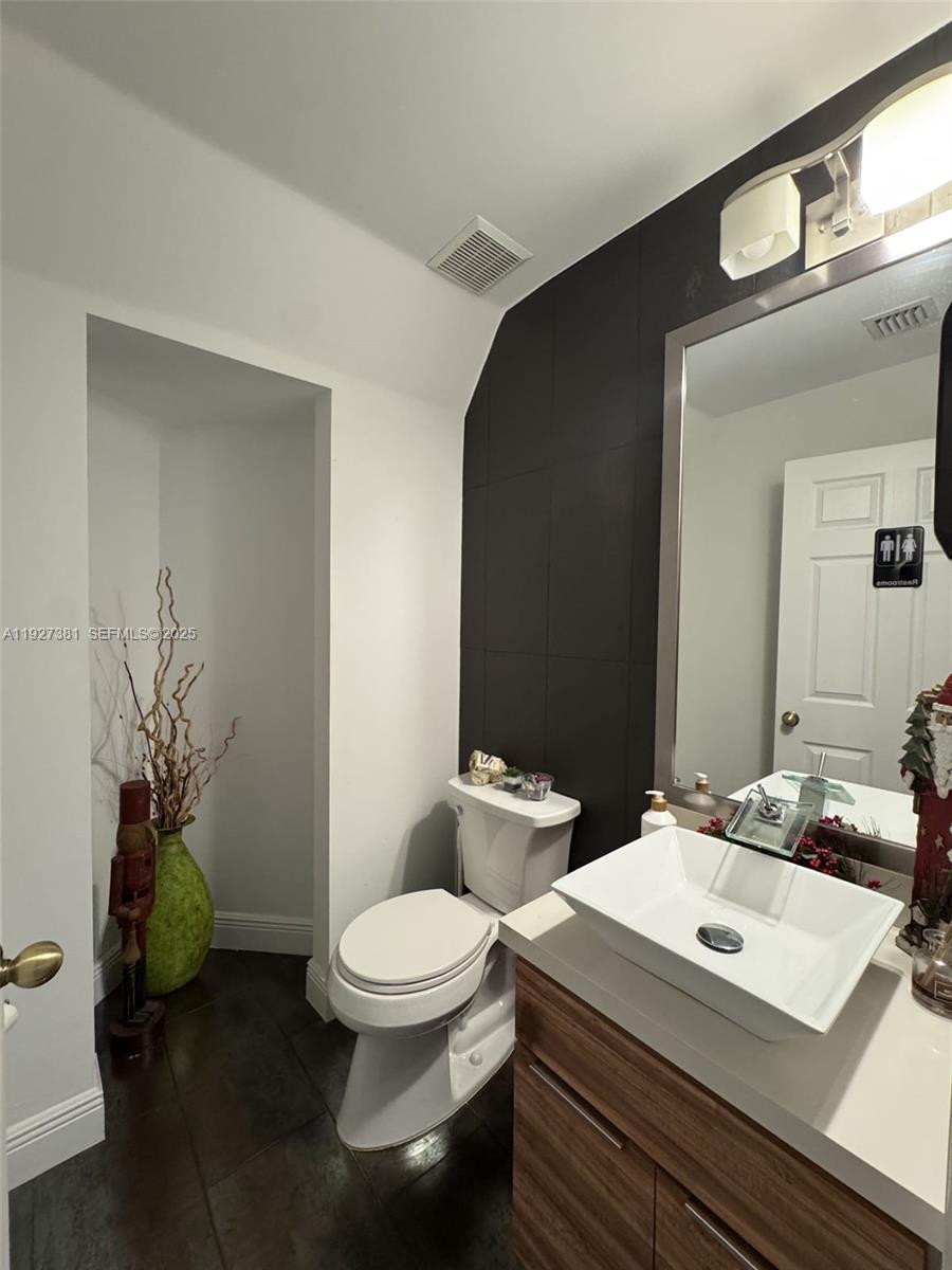 THE RESERVE AT DORAL - Residential Lease