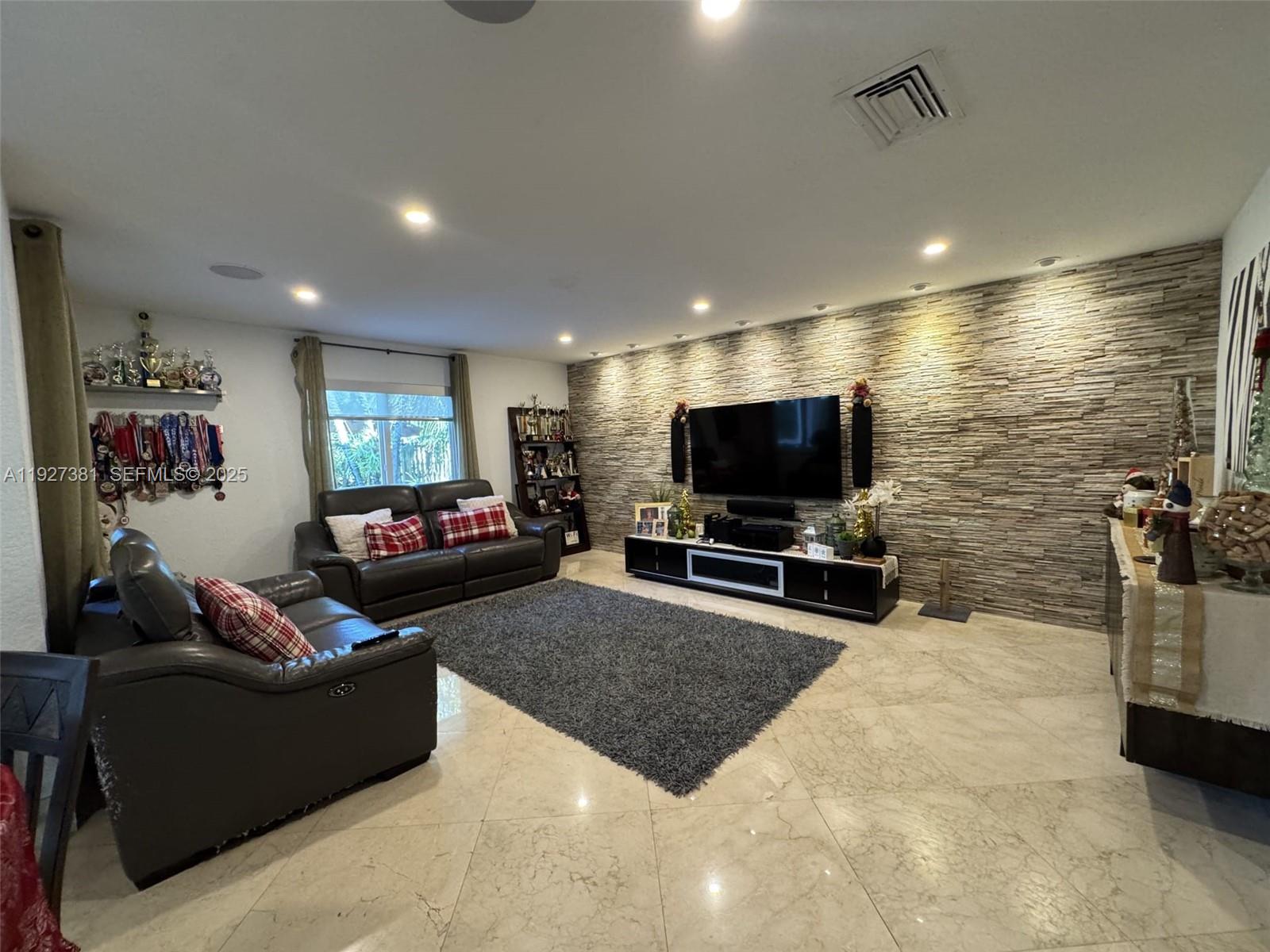 THE RESERVE AT DORAL - Residential Lease