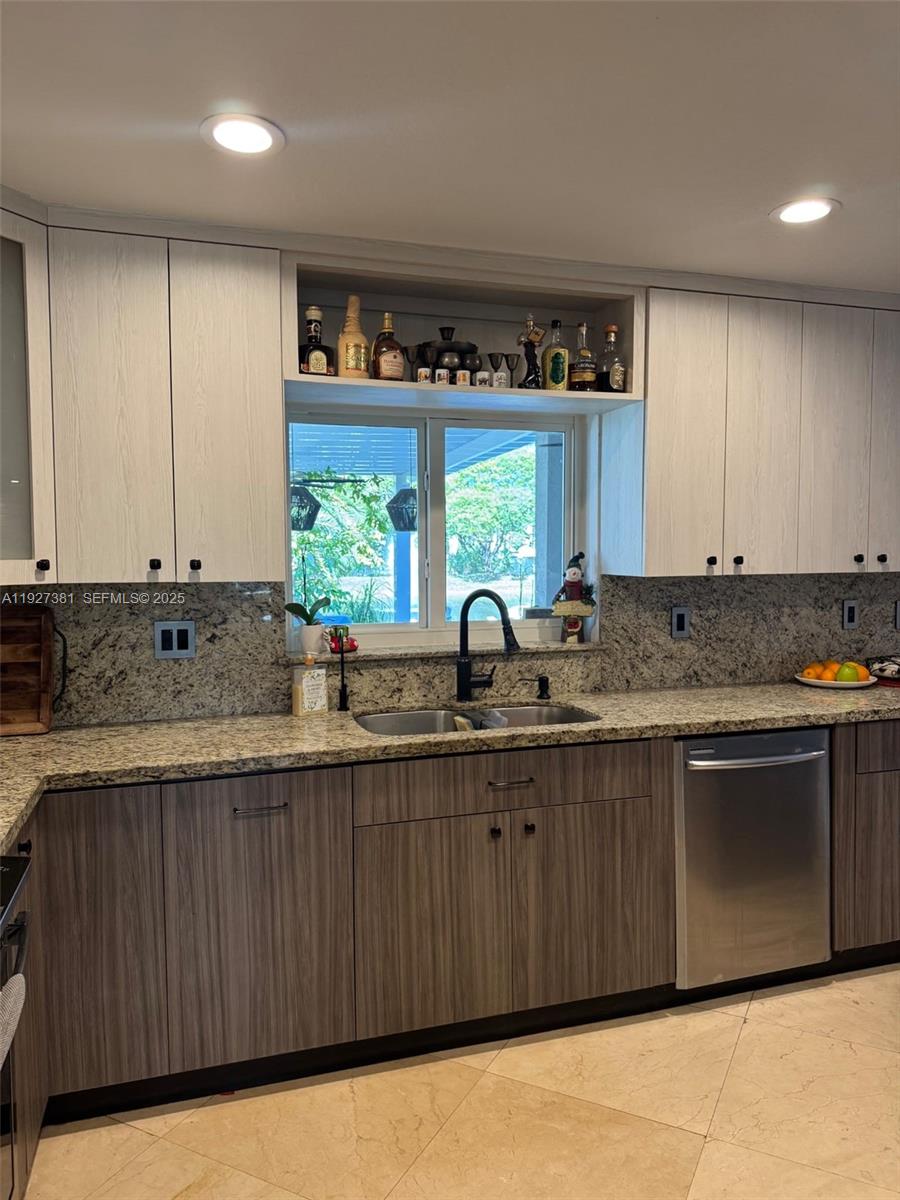 THE RESERVE AT DORAL - Residential Lease