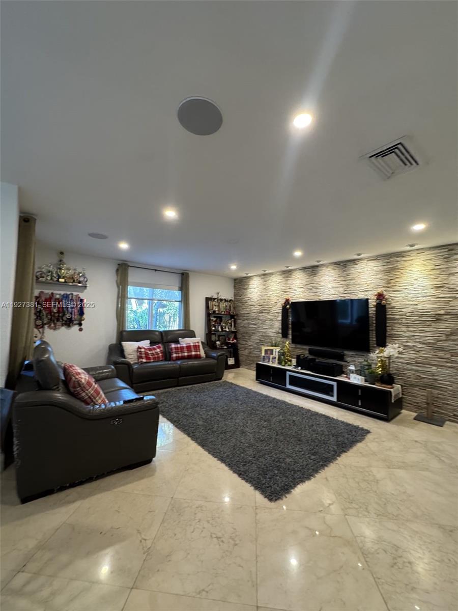 THE RESERVE AT DORAL - Residential Lease