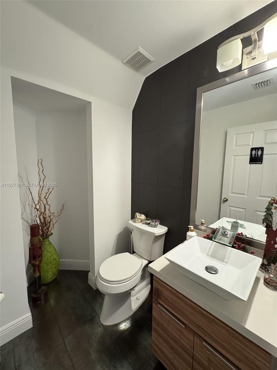 THE RESERVE AT DORAL - Residential Lease