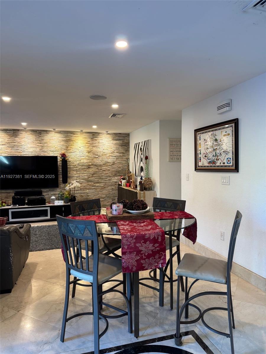 THE RESERVE AT DORAL - Residential Lease