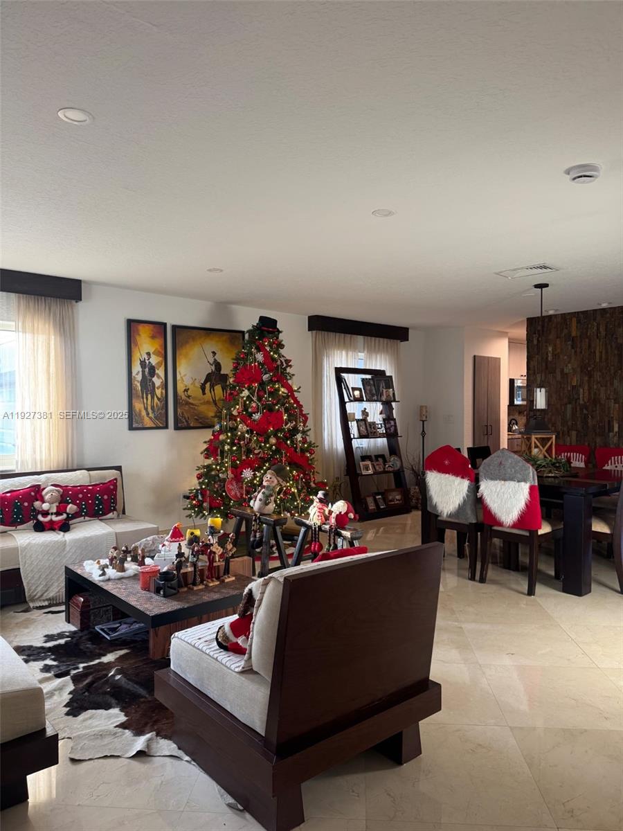 THE RESERVE AT DORAL - Residential Lease