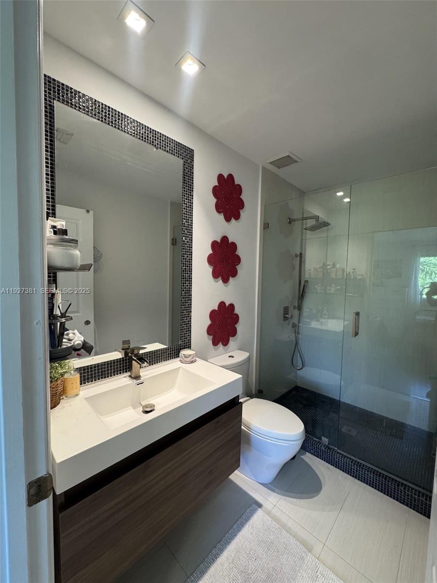 THE RESERVE AT DORAL - Residential Lease