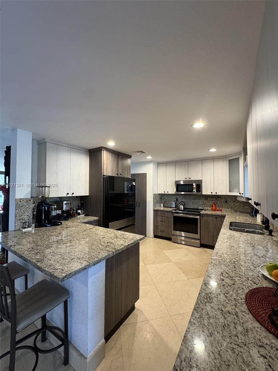 THE RESERVE AT DORAL - Residential Lease