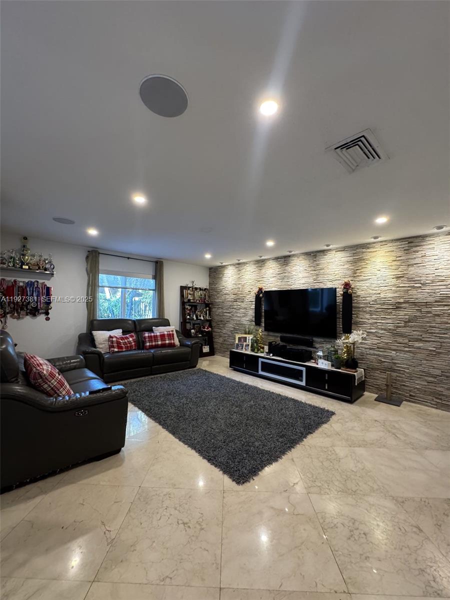 THE RESERVE AT DORAL - Residential Lease